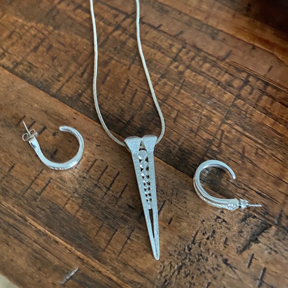 Necklace and earrings set